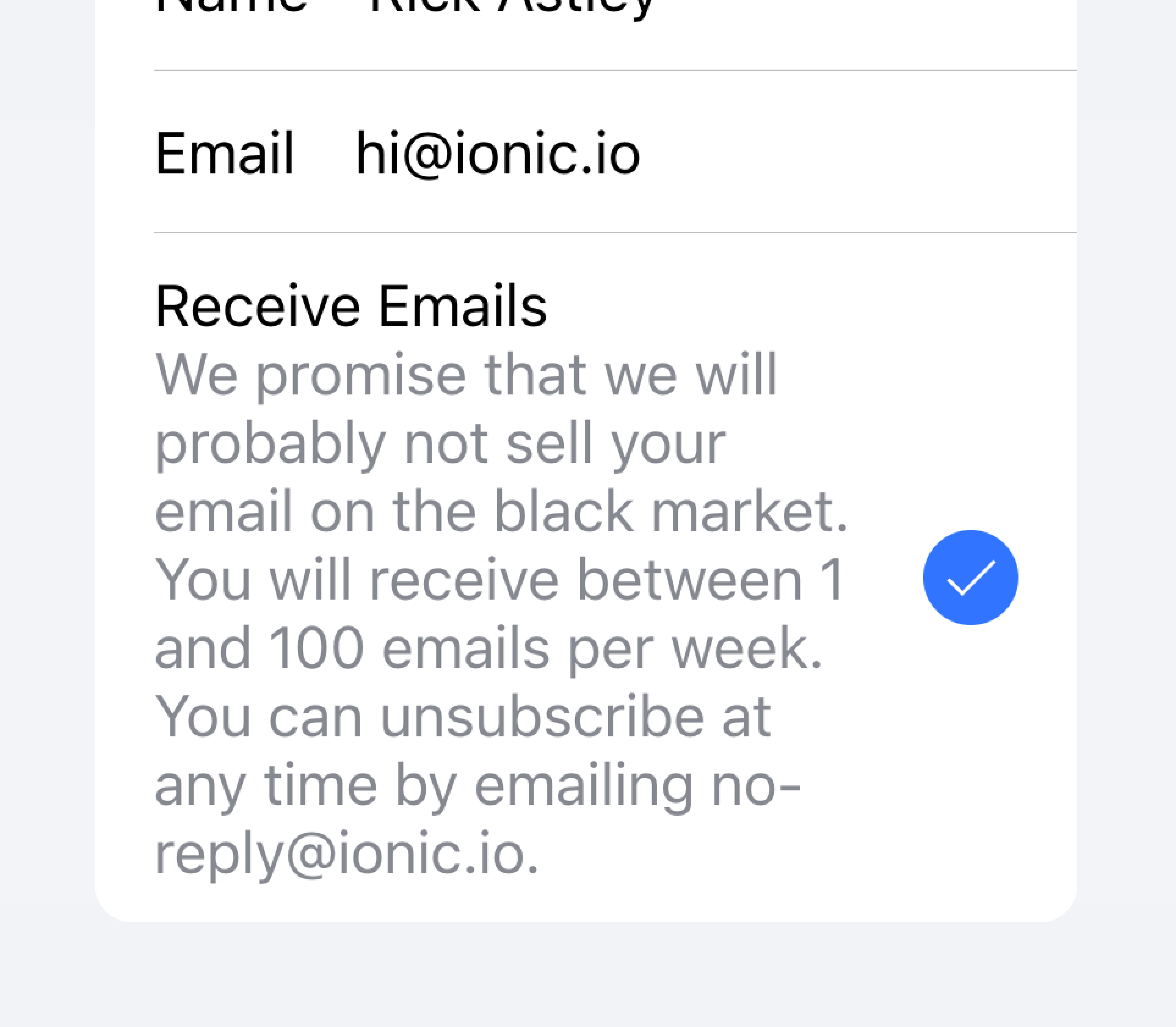 一个包含多个项目的列表。其中一个项目有一个已勾选的复选框，表示用户希望接收邮件。关于接收邮件的频率以及如何退订的说明文本被放在 item 内，与复选框挤在同一行，导致文本难以阅读，且增加了 item 的高度。